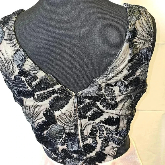 BCX‎ Fit and Flare Lace design Gown - Picture 8 of 12